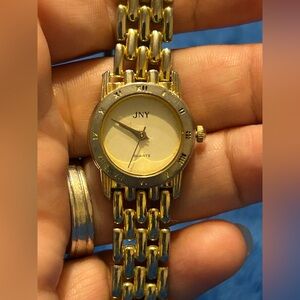 Vintage Jones New York Watch
Goldtone Women's Quartz Analog